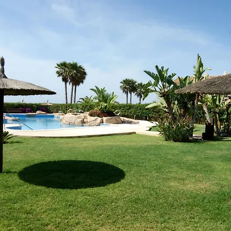 La Caleta - Frontal Vista Al Mar By Grupo Quattro *